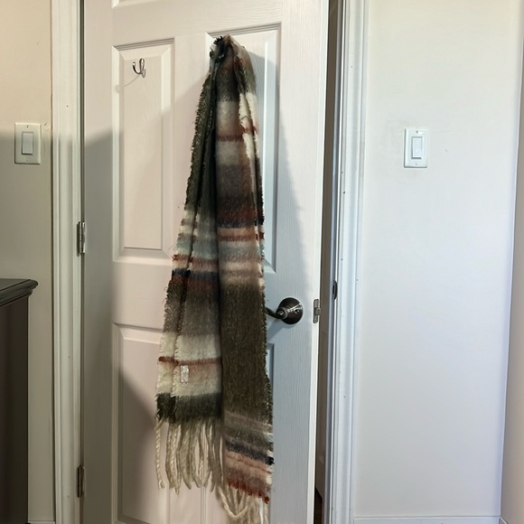 scarf - Picture 1 of 3